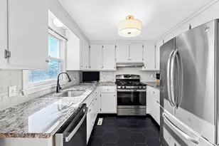 551 Hildreth St, Dracut, MA 01826 - Photo 4