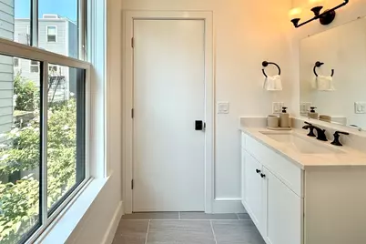 165 Everett St #7, Boston, MA 02128 - Photo 16