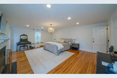 642 Centre St, Newton, MA 02458 - Photo 22