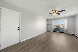 22 Irving St, Everett, MA 02149 - Photo 2