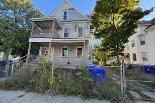 131 College St, Springfield, MA 01109 - Photo 1