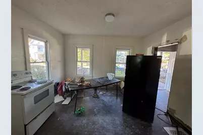 131 College St, Springfield, MA 01109 - Photo 4