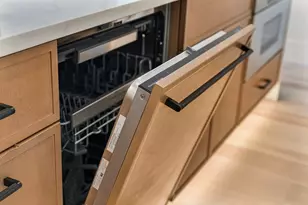 327 Alewife Brook Pkwy, Somerville, MA 02144 - Photo 8