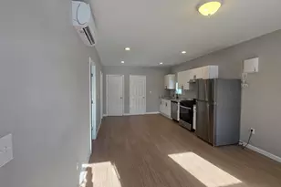 31 Hicks St, New Bedford, MA 02740 - Photo 2