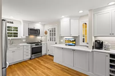 36 Linden St, Taunton, MA 02780 - Photo 6