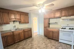 37 Charles St, Watertown, MA 02472 - Photo 4