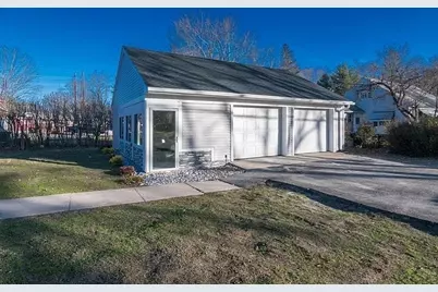 2085 Memorial Dr, South Hadley, MA 01075 - Photo 18