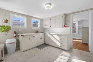 33 Seagrave St, Uxbridge, MA 01569 - Photo 2