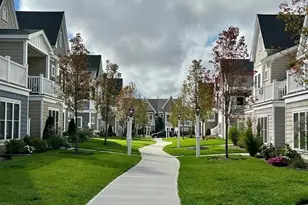 19 Trumpet Vine Ln, Plymouth, MA 02360 - Photo 2