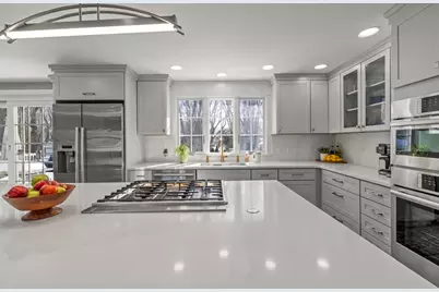 15 School Street, Fairhaven, MA 02719 - Photo 2