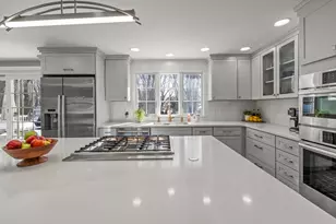 15 School St, Fairhaven, MA 02719 - Photo 2