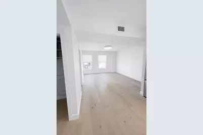 65 L Street #8, Boston, MA 02127 - Photo 2