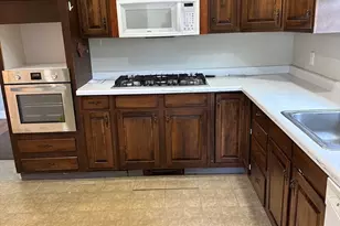 22 Roundy St, Beverly, MA 01915 - Photo 2