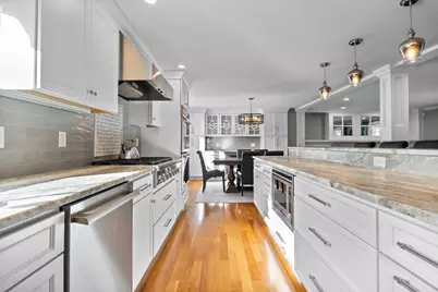 10 Hawthorne Rd, Winchester, MA 01890 - Photo 2