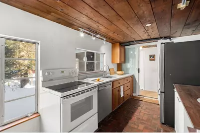 77 Old County Rd., Waltham, MA 02453 - Photo 8