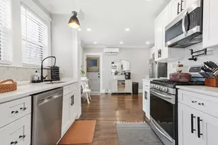 13 Roslyn St, Salem, MA 01970 - Photo 6