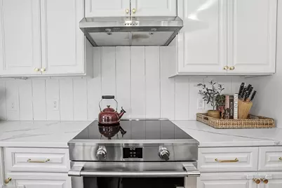 26 Maple St, Mendon, MA 01756 - Photo 10