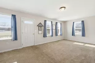 35 School St, Northbridge, MA 01534 - Photo 4