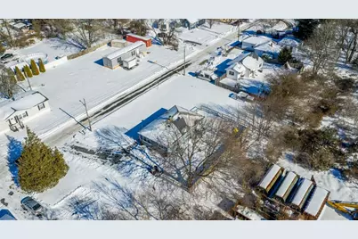 112 Lawson Ave, Acushnet, MA 02743 - Photo 6