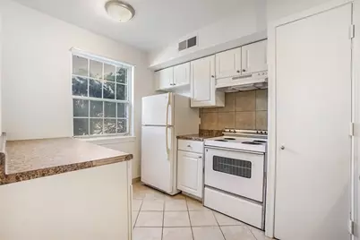 301 Windsor Dr #301, Framingham, MA 01701 - Photo 10