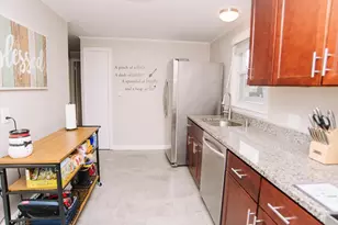 22 Amanda St, Springfield, MA 01118 - Photo 12