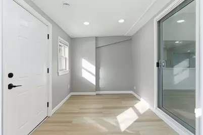 206 Burnham, Lowell, MA 01852 - Photo 10