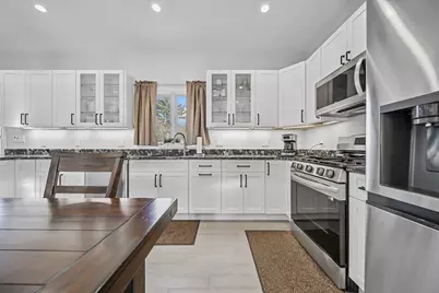 86 Lynn Fells Pkwy, Saugus, MA 01906 - Photo 12