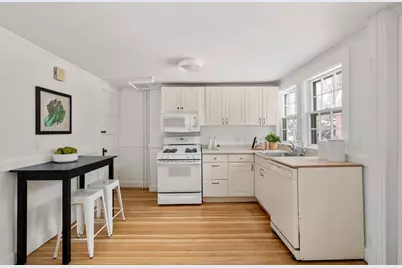 71 Highland Rd, Brookline, MA 02445 - Photo 8