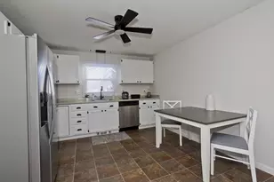 60 Chapin St, Holyoke, MA 01040 - Photo 4