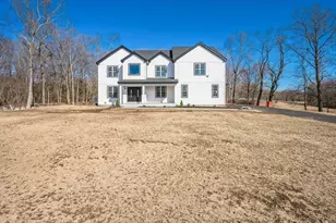 1 Falcon Dr, Shrewsbury, MA 01545 - Photo 2