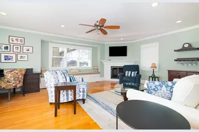 865 E Squantum St, Quincy, MA 02171 - Photo 4