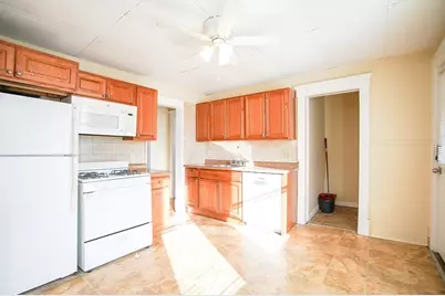 15 Casimir St #3, Westfield, MA 01085 - Photo 2