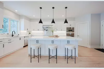 23 Pilgrim Rd, Wellesley, MA 02481 - Photo 6