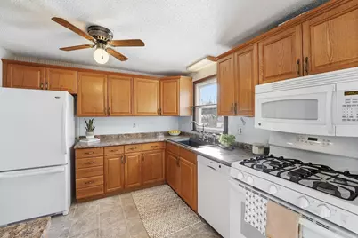 86 Wildwood Avenue, Springfield, MA 01118 - Photo 2