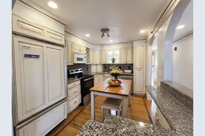 1002 Beacon St, Brookline, MA 02446 - Photo 10