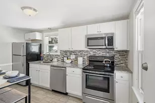 118 Pilgrim Rd, Springfield, MA 01118 - Photo 2