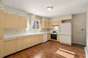 34 Chicopee St, New Bedford, MA 02745 - Photo 6