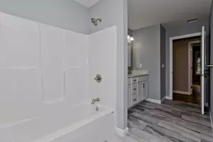 102 Swan, Ludlow, MA 01056 - Photo 32