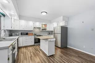 32 Homestead Ave, Greenfield, MA 01301 - Photo 14