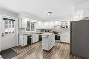 32 Homestead Ave, Greenfield, MA 01301 - Photo 12