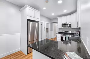 22 Auburn St, Malden, MA 02148 - Photo 2