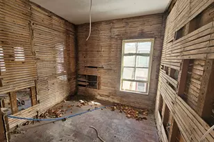 27 Hall St, North Adams, MA 01247 - Photo 8