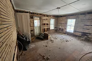 27 Hall St, North Adams, MA 01247 - Photo 10