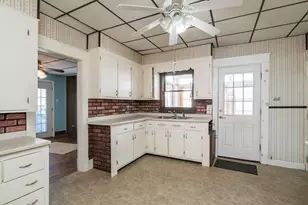 31 Greenwich St, Ludlow, MA 01056 - Photo 10