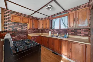 28 Cottage St, Taunton, MA 02780 - Photo 8