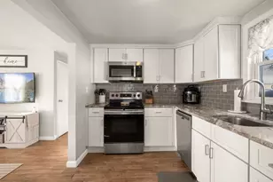 21 Forest St, Peabody, MA 01960 - Photo 2