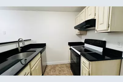 18 Walden Dr #4, Natick, MA 01760 - Photo 2