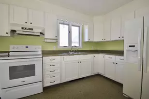 23 Oliveira Ave, Acushnet, MA 02743 - Photo 8