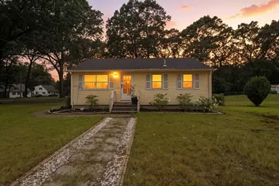 381 N Brook Rd, Springfield, MA 01119 - Photo 1