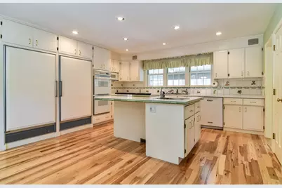 9 Buttercup Ln, Dover, MA 02030 - Photo 4